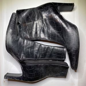 Snakeskin leather booties by Nine West